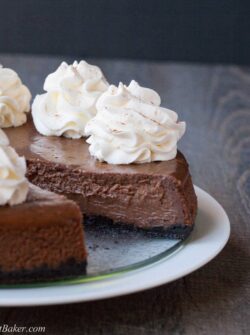 CHOCOLATE CINNAMON CHEESECAKE. Super easy to make, only 6 ingreds, 15mins prep, 40mins bake time, in less than an hour, you have a delicious, chocolatey, melt-in-your-mouth dessert.