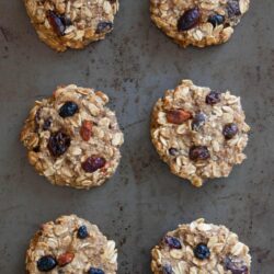 HEALTHY BANANA OATMEAL COOKIES. Gluten-free, no sugar, no fat, easy to make, healthy and delicious. Great for breakfast, school lunches and/or as a snack.