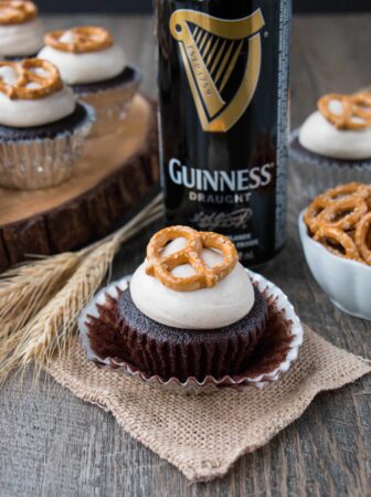 Chocolatey boozy cupcakes topped with a sweet cinnamony frosting and crunchy salty pretzels. Beer + cupcakes = tasty fun!