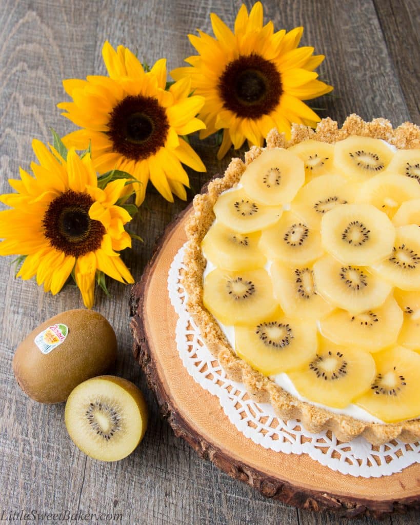 A coconut graham cracker crust topped with Greek yogurt and delicious ripe golden kiwifruit. This no-bake dessert is tasty, healthy and easy to make. {Video Recipe} #Zespri4Life #Sponsored