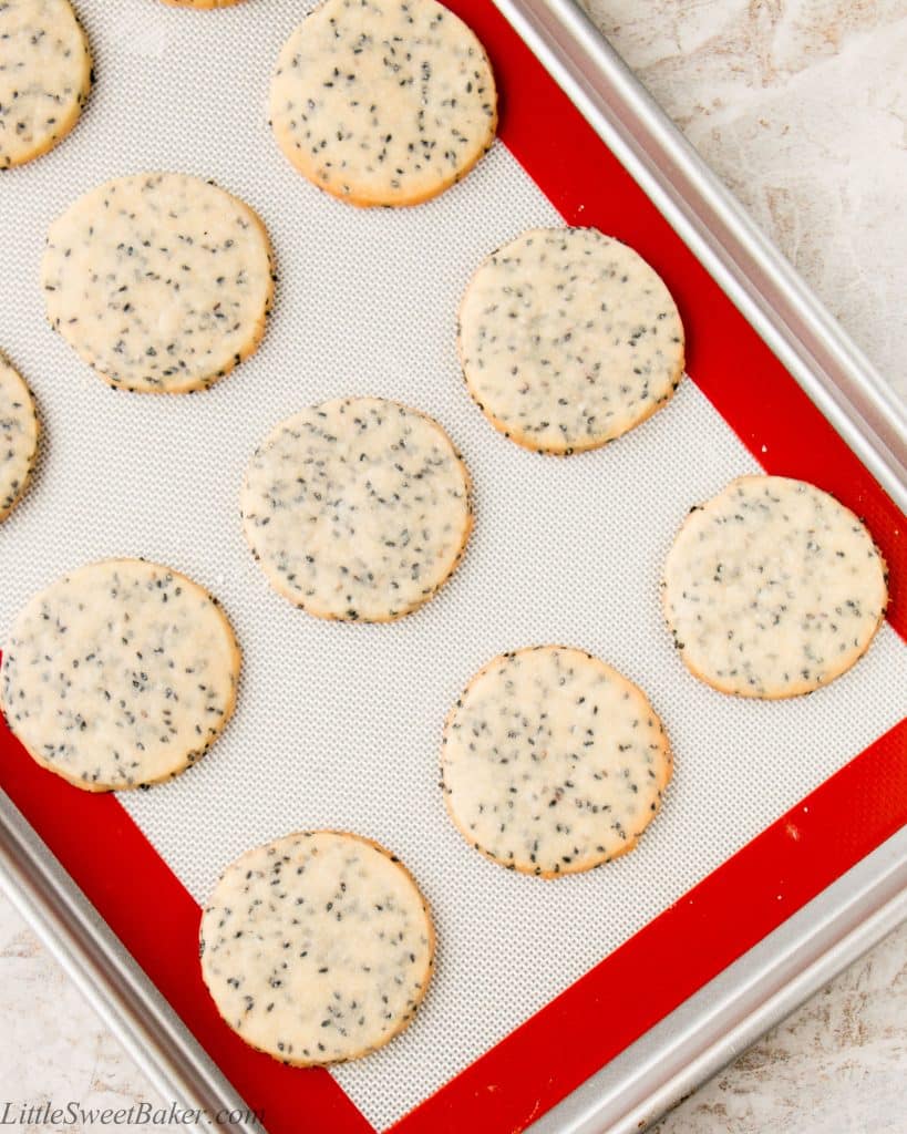 Rich and buttery shortbread with toasted black sesame seeds make these cookies absolutely sensational!