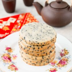 Rich and buttery shortbread with toasty black sesame seeds makes these cookies absolutely sensational!