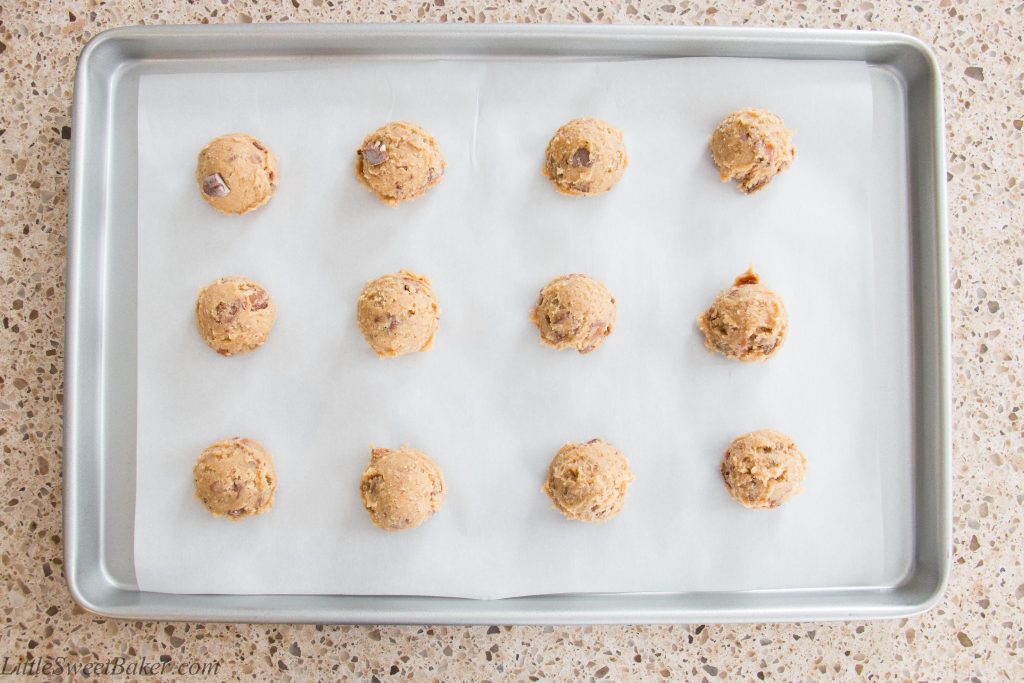 Chewy caramel, nutty pecans and milk chocolate all wrapped up in a delicious little cookie.