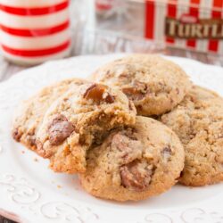 Chewy caramel, nutty pecans and milk chocolate all wrapped up in a delicious little cookie.