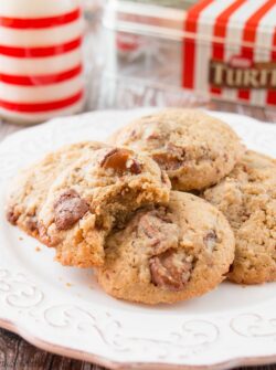 Chewy caramel, nutty pecans and milk chocolate all wrapped up in a delicious little cookie.