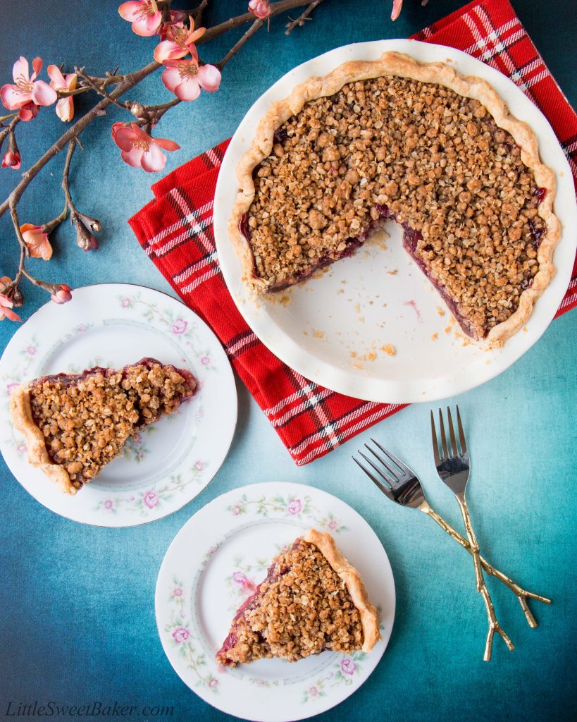 Enjoy this fabulous cherry pie all year round by using fresh, frozen or even jarred cherries with this easy and adaptable recipe. It's the best homemade cherry pie filling topped with a crunchy streusel topping and wrapped in a flaky pie crust. Cherry pie | sour cherry pie | best cherry pie | easy cherry pie | fresh cherry pie | cherry pie using frozen cherries