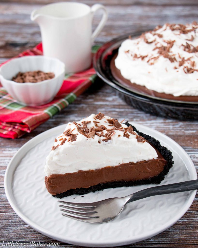 This chocolate pudding pie is made with a rich and silky homemade pudding over a chocolate cookie crust. It's topped with billowy clouds of whipped cream and sprinkled with chocolate shavings. #chocolatepuddingpie #easychocolatepuddingpie #bestchocolatepuddingpie #Thanksgivingdesserts #AD #milkcalendar