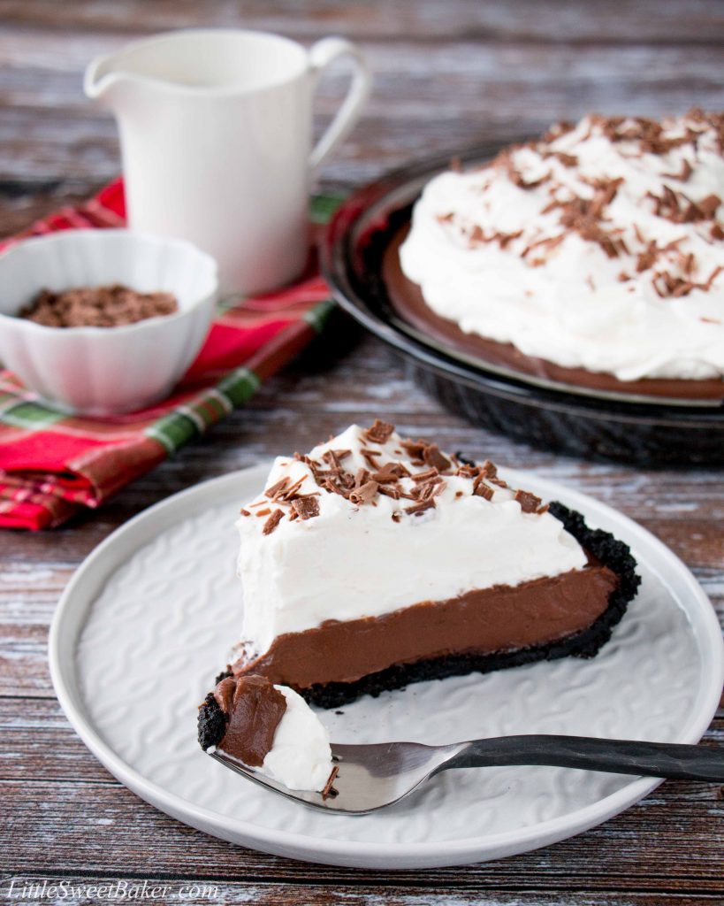 This chocolate pudding pie is made with a rich and silky homemade pudding over a chocolate cookie crust. It's topped with billowy clouds of whipped cream and sprinkled with chocolate shavings. #chocolatepuddingpie #easychocolatepuddingpie #bestchocolatepuddingpie #Thanksgivingdesserts #AD #milkcalendar