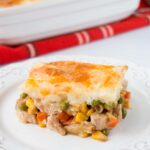 Transform almost all your leftovers into a scrumptious new meal. Use up your leftover turkey, veggies, mashed potatoes and gravy in this delicious shepherd's pie. #leftoverturkeyrecipes #leftovermashedpotatorecipes #leftovergravy #leftovervegetables