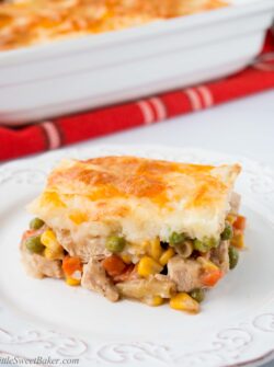 Transform almost all your leftovers into a scrumptious new meal. Use up your leftover turkey, veggies, mashed potatoes and gravy in this delicious shepherd's pie. #leftoverturkeyrecipes #leftovermashedpotatorecipes #leftovergravy #leftovervegetables