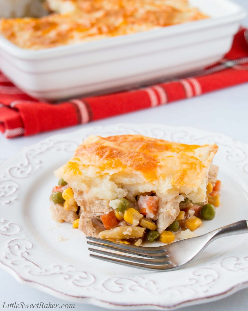 Transform almost all your leftovers into a scrumptious new meal. Use up your leftover turkey, veggies, mashed potatoes and gravy in this delicious shepherd's pie. #leftoverturkeyrecipes #leftovermashedpotatorecipes #leftovergravy #leftovervegetables
