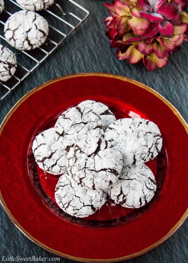 These fudgy chocolate crinkle cookies are rich and chewy like brownie bites rolled in powdered sugar. #chocolatecrinklecookies #browniecookies #Christmascookie #crinklecookies