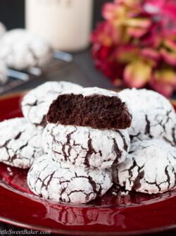 These fudgy chocolate crinkle cookies are rich and chewy like brownie bites rolled in powdered sugar. #chocolatecrinklecookies #browniecookies #Christmascookie #crinklecookies