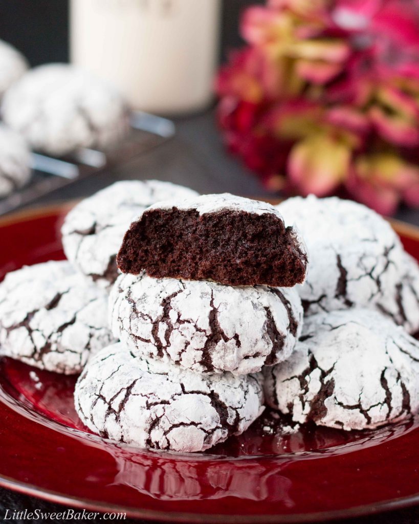 These fudgy chocolate crinkle cookies are rich and chewy like brownie bites rolled in powdered sugar. #chocolatecrinklecookies #browniecookies #Christmascookie #crinklecookies