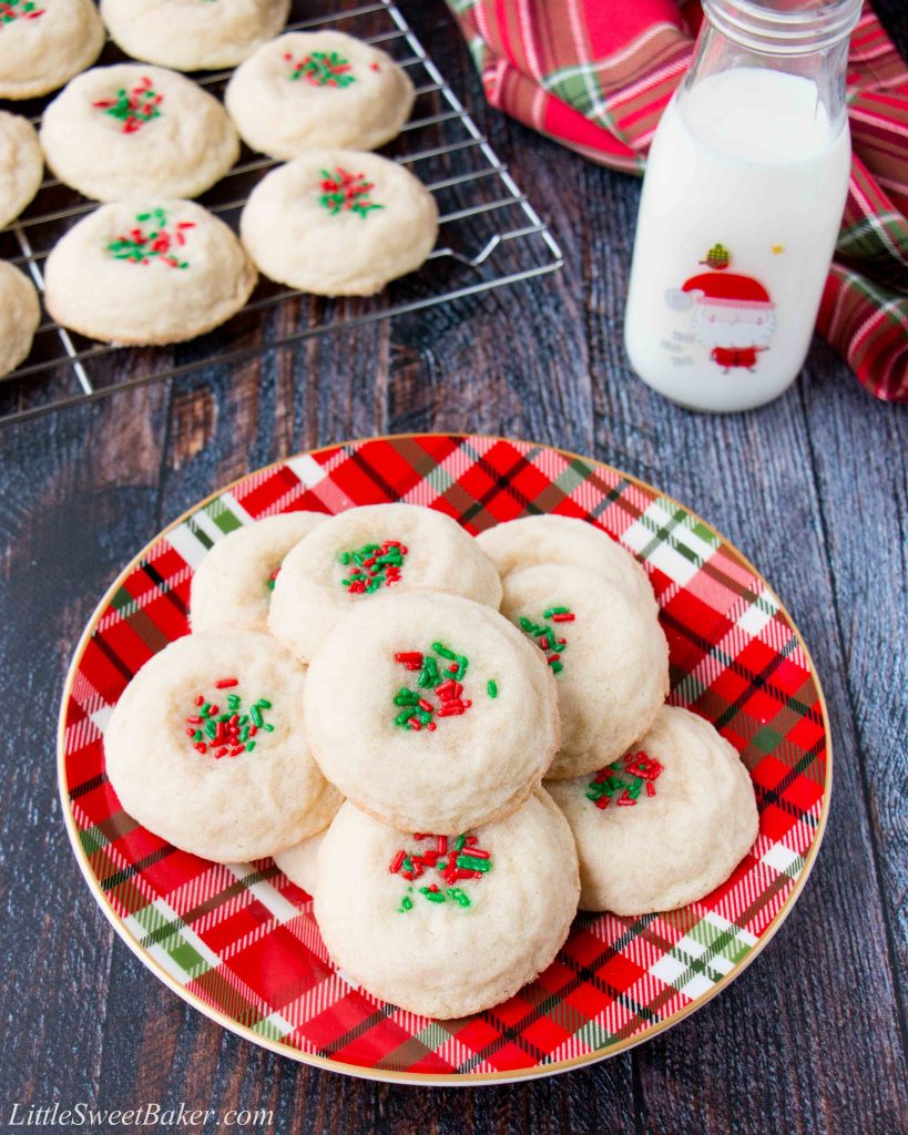 These soft and thick sugar cookies are nice and chewy with the perfect amount of sweetness. No chilling required, just make and bake! #sugarcookies #softsugarcookies #bestsugarcookies #Christmascookies #chewysugarcookies #thicksugarcookies