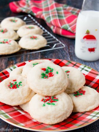 These soft and thick sugar cookies are nice and chewy with the perfect amount of sweetness. No chilling required, just make and bake! #sugarcookies #softsugarcookies #bestsugarcookies #Christmascookies #chewysugarcookies #thicksugarcookies