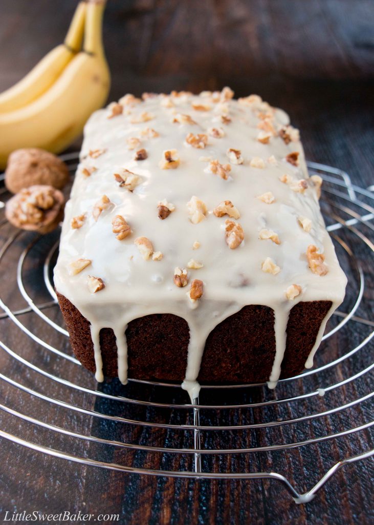 Moist banana bread meets the wonderful flavor of maple-walnut. #bananabread #maplewalnut #banananutbread #bananawalnutbread