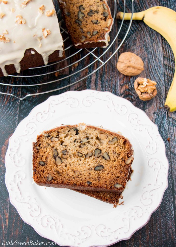 Moist banana bread meets the wonderful flavor of maple-walnut. #bananabread #maplewalnut #banananutbread #bananawalnutbread