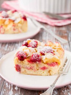 This croissant bread pudding is a perfect breakfast treat. It's warm, rich and buttery with a soft-silky texture. #croissantbreadpudding #breakfast #croissantpudding #breadandbutterpudding