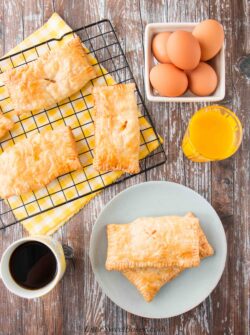 Make breakfast a breeze with these easy-to-prepare breakfast hand pies filled with tasty eggs, ham and cheese, all wrapped up in a flaky puff pastry shell. #breakfasthandpies #makeaheadbreakfastrecipe #sponsored #savoryhandpies