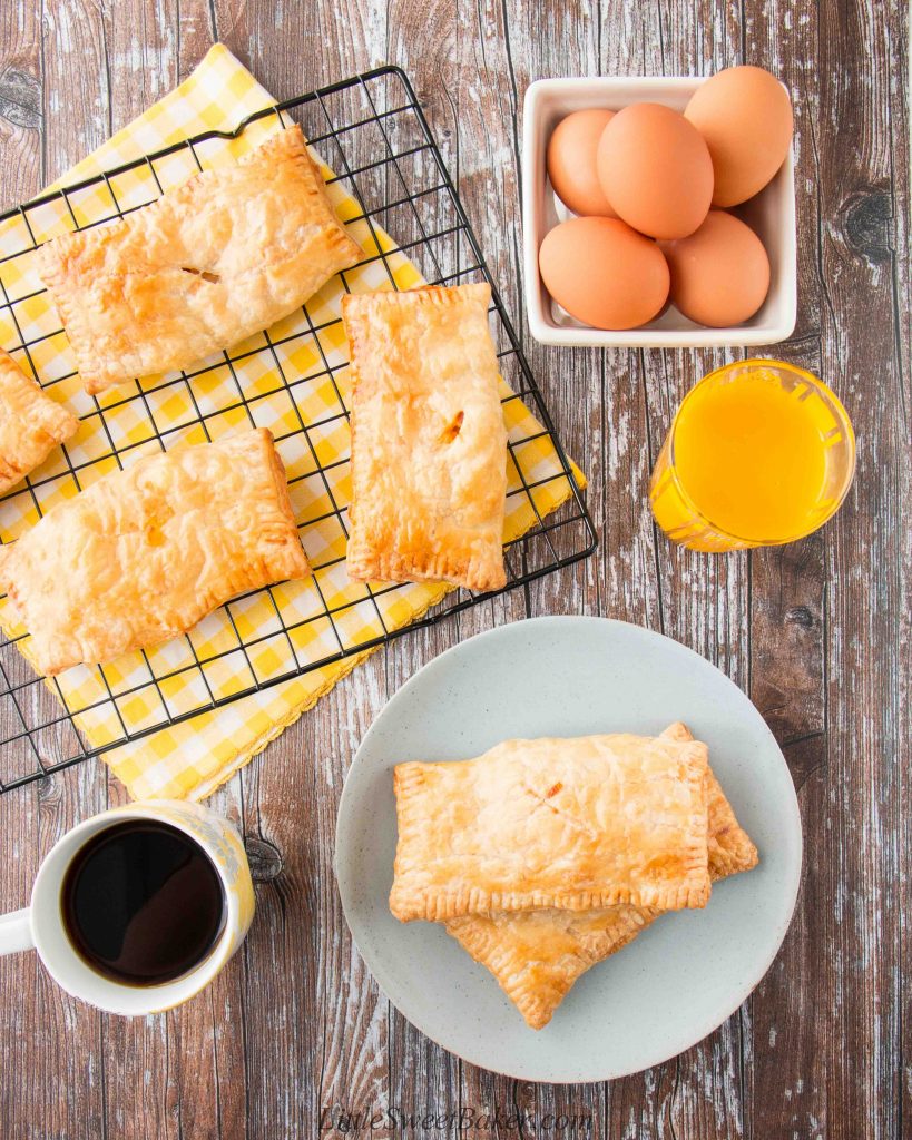Make breakfast a breeze with these easy-to-prepare breakfast hand pies filled with tasty eggs, ham and cheese, all wrapped up in a flaky puff pastry shell. #breakfasthandpies #makeaheadbreakfastrecipe #sponsored #savoryhandpies
