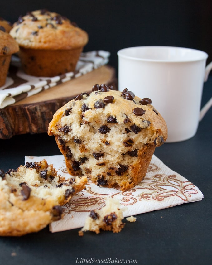 The BEST chocolate chip muffin recipe - soft, moist and fluffy, loaded with chocolate chips and a perfect crispy sky-high muffin top! Hundreds of rave review. #chocolatechipmuffins #easychocolatechipmuffins #bestchocolatechipmuffins #moistchocolatechipmuffins