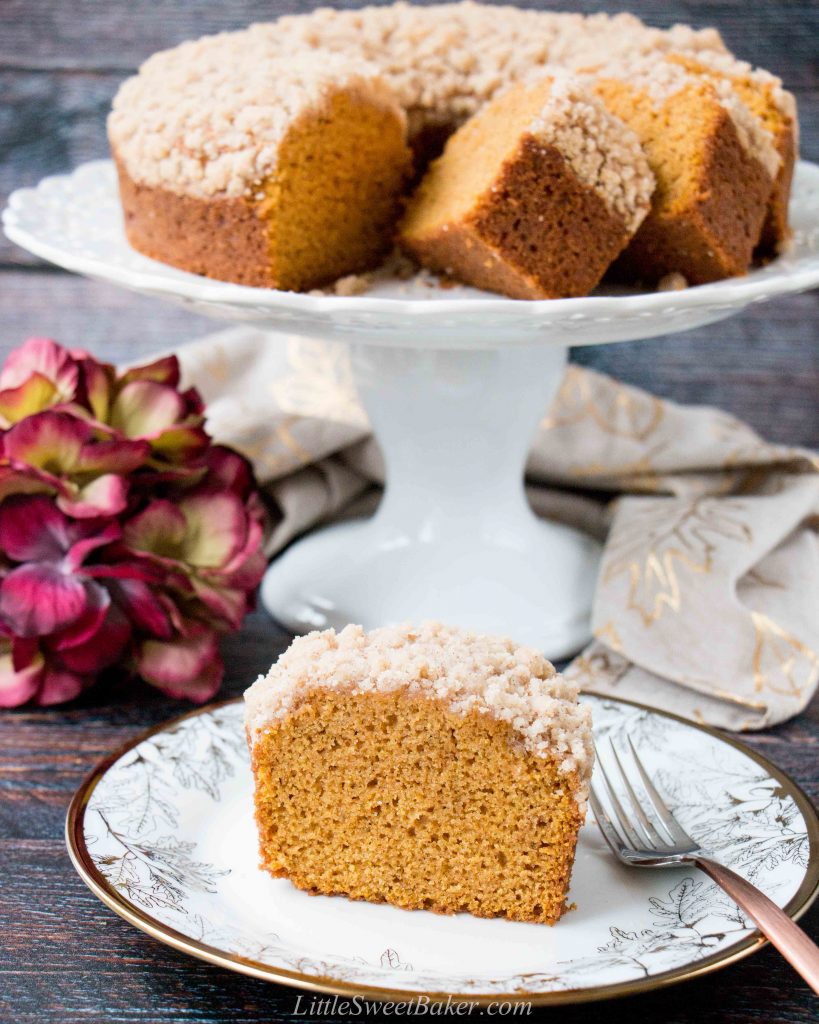 A streusel topped moist coffee cake flavored with pumpkin and fall spices. #pumpkincake #pumpkinspicecake #pumpkincoffeecake