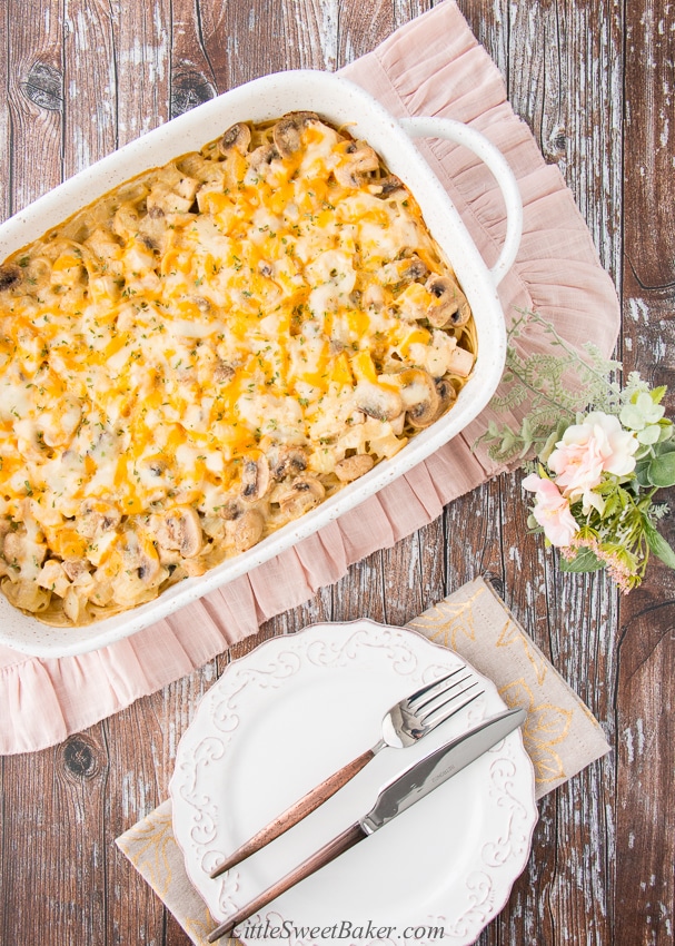 This turkey tetrazzini is creamy-cheesy good. It's filled with succulent chunks of turkey, silky mushrooms slices, onions, and spaghettini pasta baked in a creamy flavorful white sauce. #leftoverturkeyrecipe #turkeytetrazzini #turkeycasserole #pastacasserole