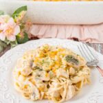 This turkey tetrazzini is creamy-cheesy good. It's filled with succulent chunks of turkey, silky mushrooms slices, onions, and spaghettini pasta baked in a creamy flavorful white sauce. #leftoverturkeyrecipe #turkeytetrazzini #turkeycasserole #pastacasserole