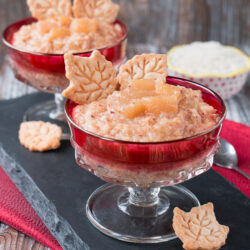 All the flavors of an apple pie in a creamy rice pudding. Can be made in an Instant Pot/pressure cooker or stovetop method. #applecinnamon #ricepudding #recipe #Ad #cookwithrice