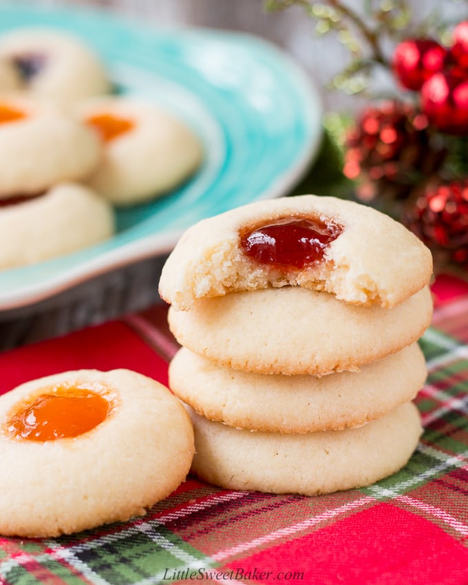 This classic holiday cookies is buttery and chewy with a delicious pocket of jam. #thumbprintcookies #Christmascookies #recipe #sugarcookie