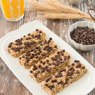 Easy no-bake homemade granola bars made with simple ingredients. So much better than store-bought. #chewygranolabars #chocolatechipgranolabars #homemadegranolabars