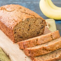 This healthy banana bread is moist, dense and naturally sweet. It's made with whole wheat flour, extra-virgin olive oil and honey for wholesome goodness without sacrificing taste. #healthybananabread #wholewheatbananabread #nosugar