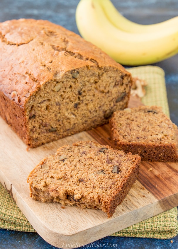 This healthy banana bread is moist, dense and naturally sweet. It's made with whole wheat flour, extra-virgin olive oil and honey for wholesome goodness without sacrificing taste. #healthybananabread #wholewheatbananabread #nosugar