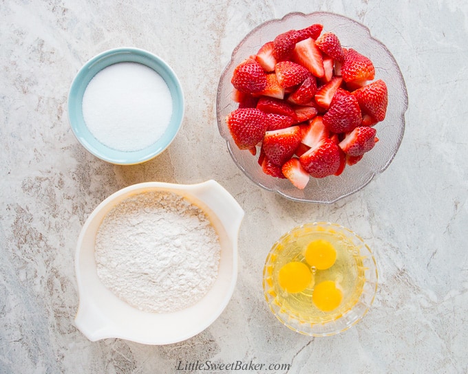 Ingredients of an easy fresh strawberry cake.