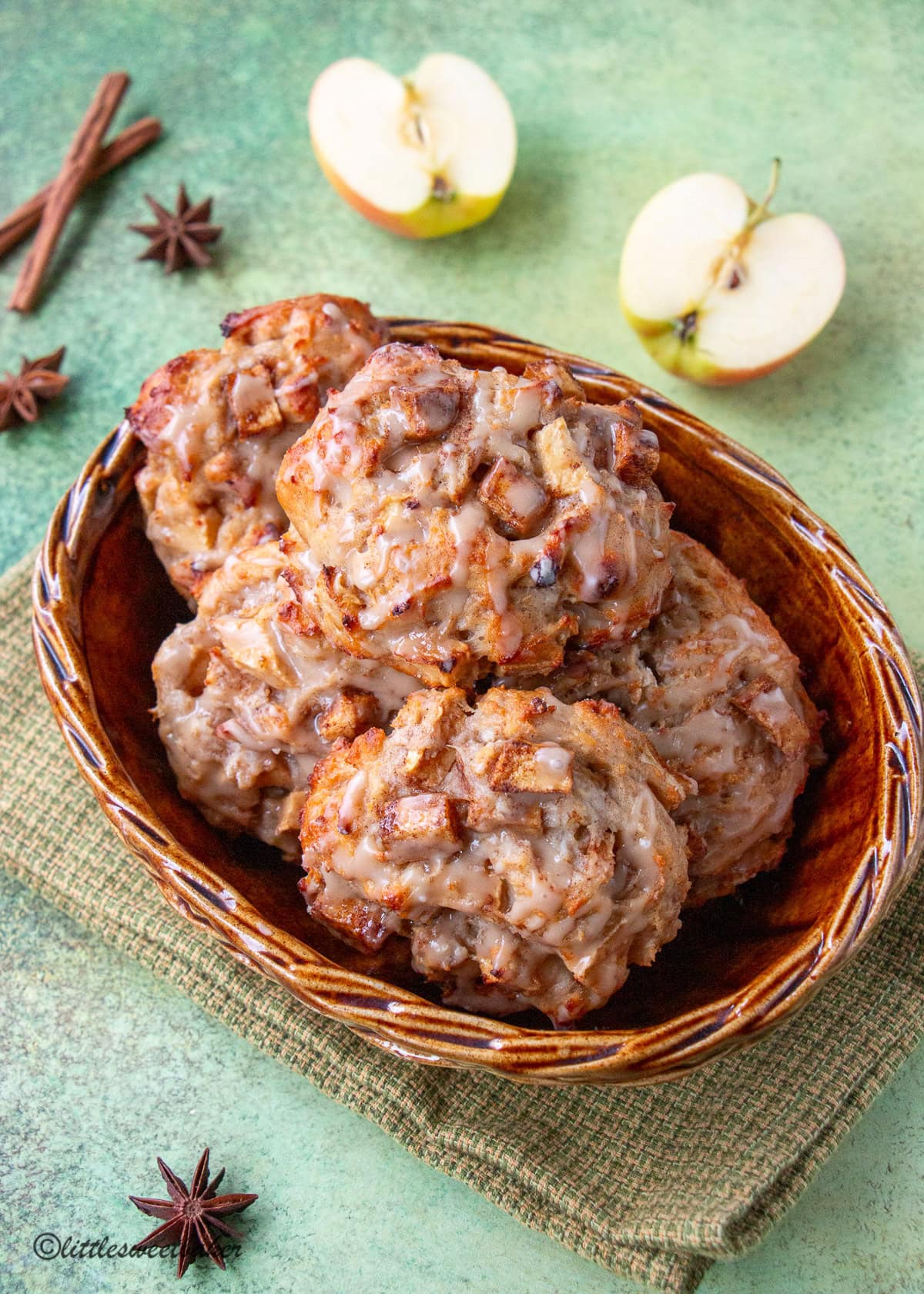 Baked apple fritters in a porcelain wooden basket.